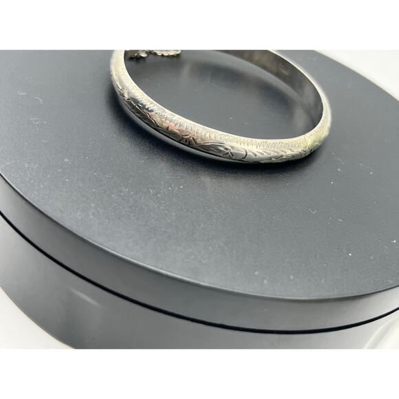 Vintage Sterling Silver Etched Engraved Thin Hinged Safety Chain Bangle Bracelet - Picture 8 of 10